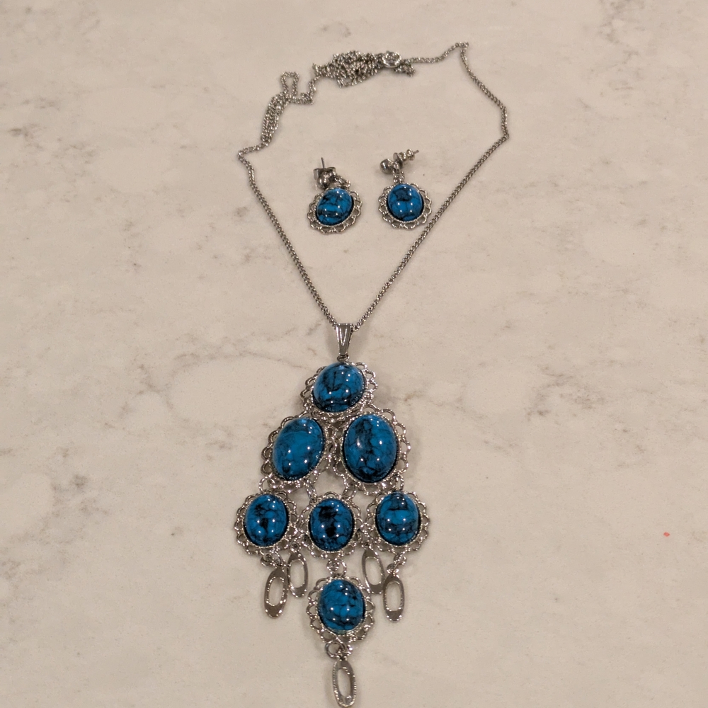 Chic Blue and Silver Necklace Set